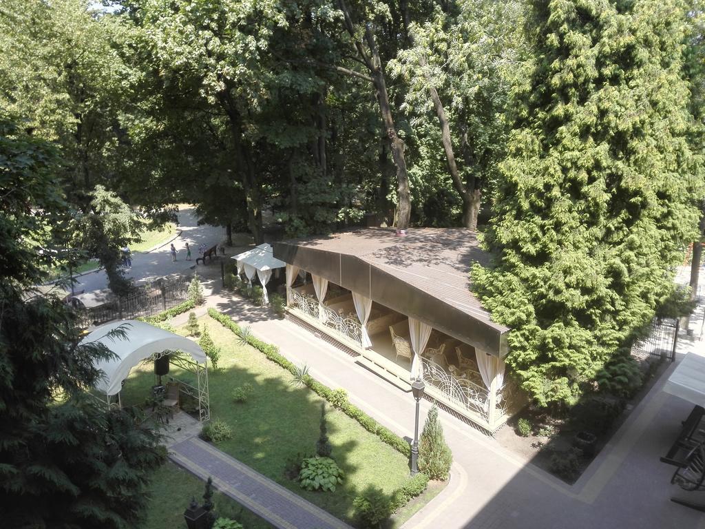 Hotel Delice à Lviv Extérieur photo