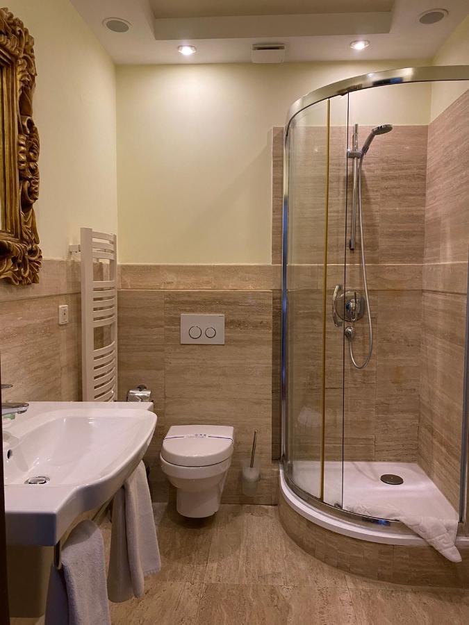 Hotel Delice à Lviv Extérieur photo