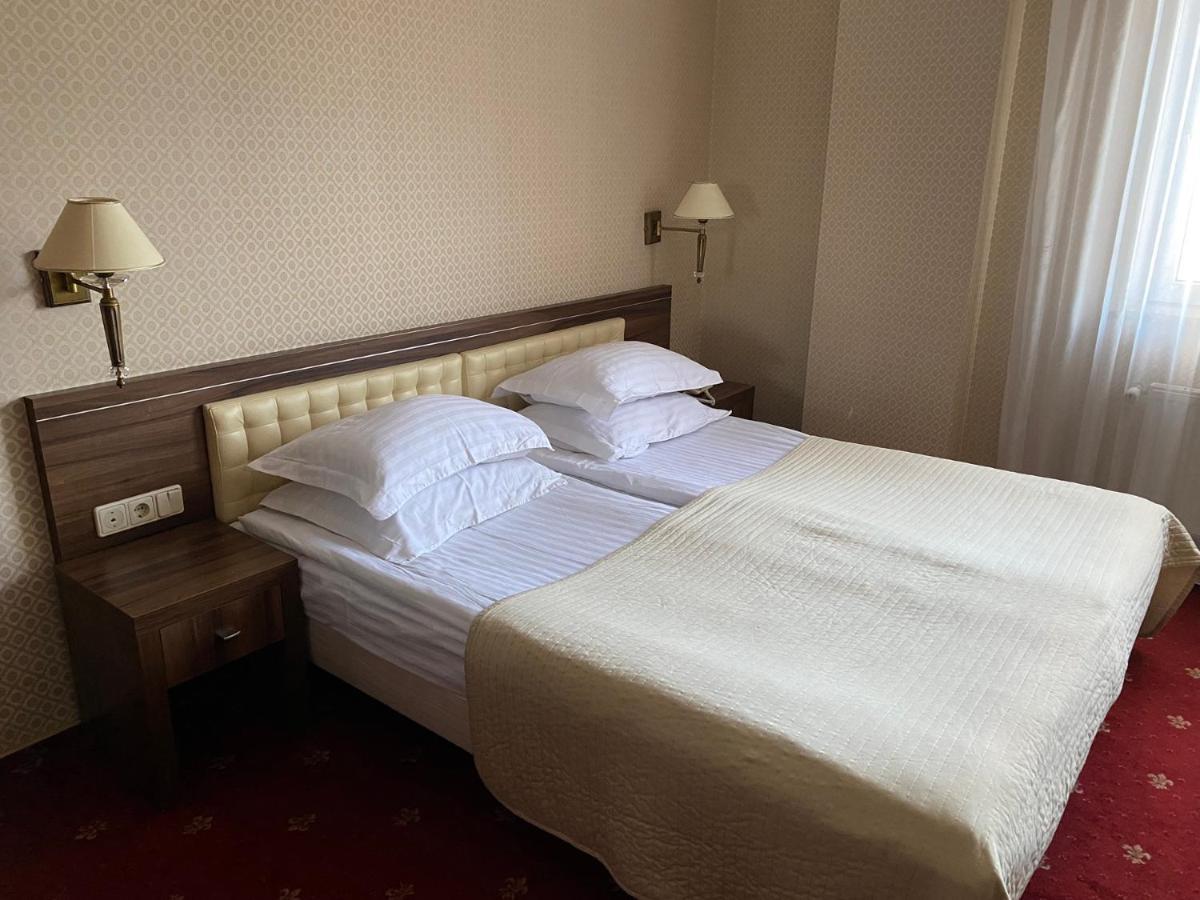Hotel Delice à Lviv Extérieur photo