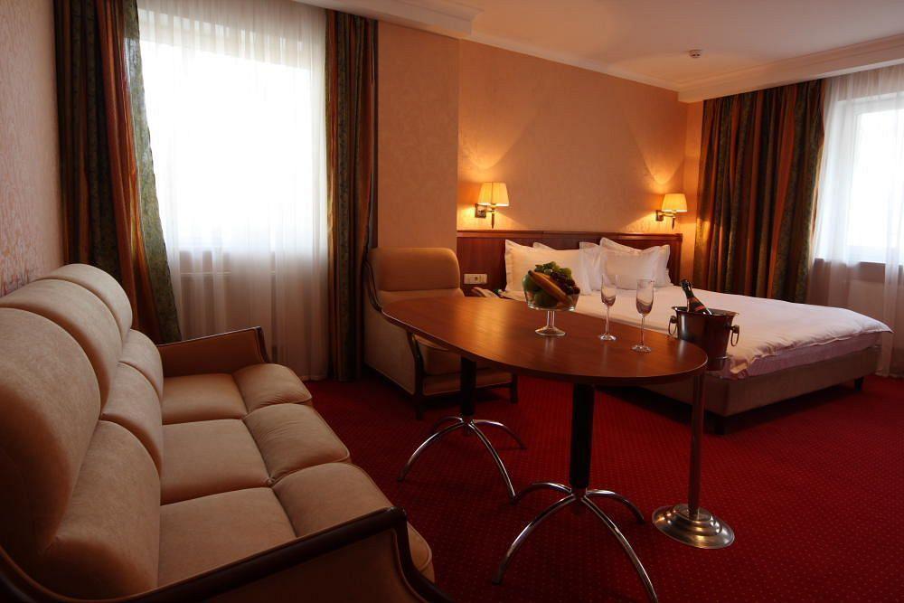 Hotel Delice à Lviv Extérieur photo