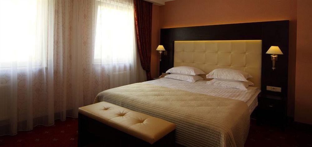Hotel Delice à Lviv Extérieur photo