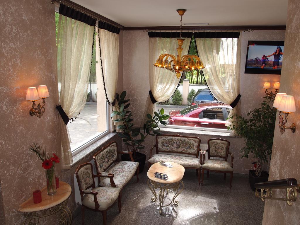 Hotel Delice à Lviv Extérieur photo