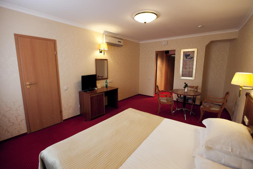 Hotel Delice à Lviv Extérieur photo