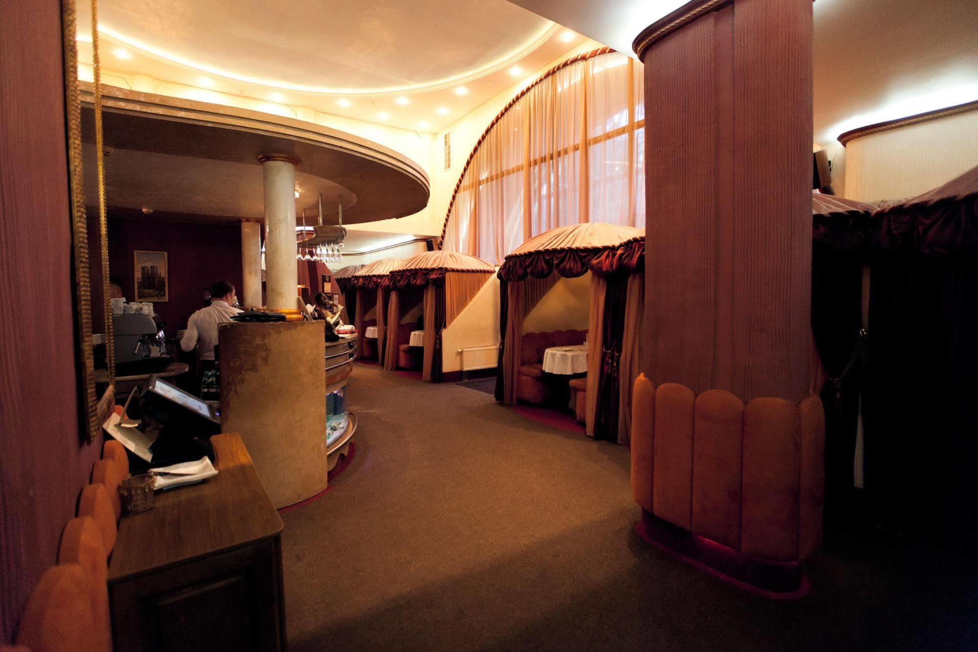 Hotel Delice à Lviv Extérieur photo