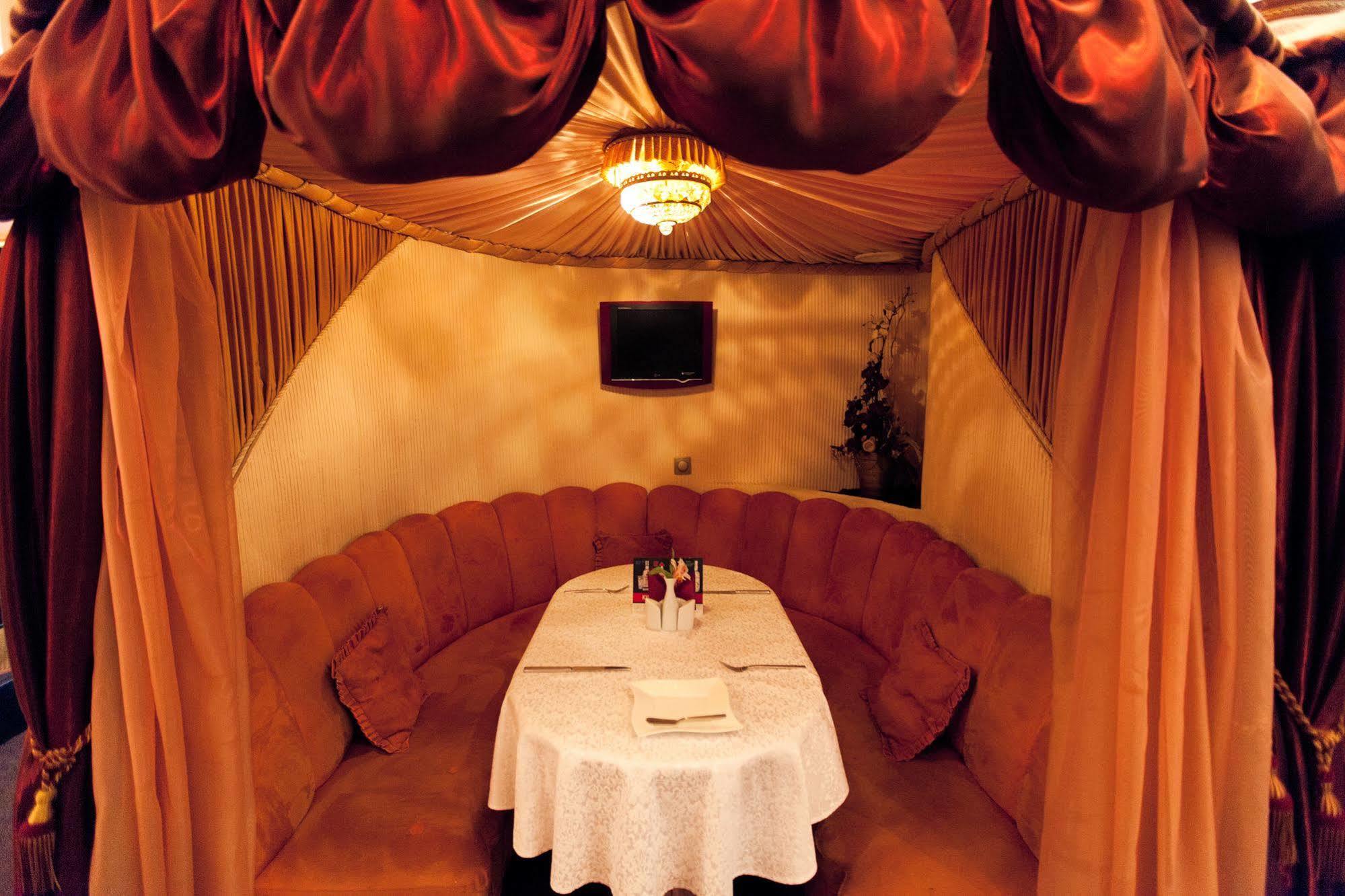 Hotel Delice à Lviv Extérieur photo