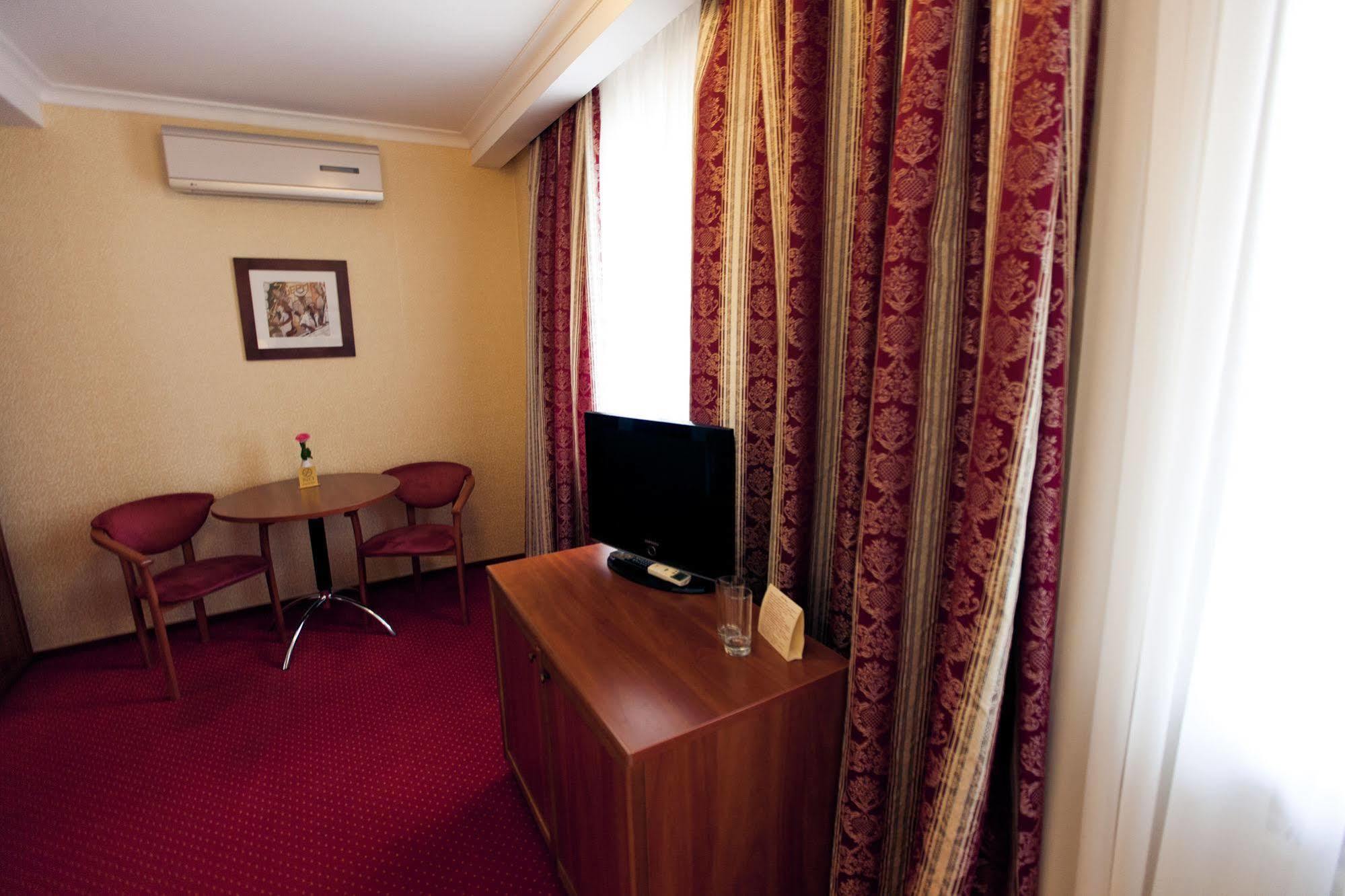 Hotel Delice à Lviv Extérieur photo