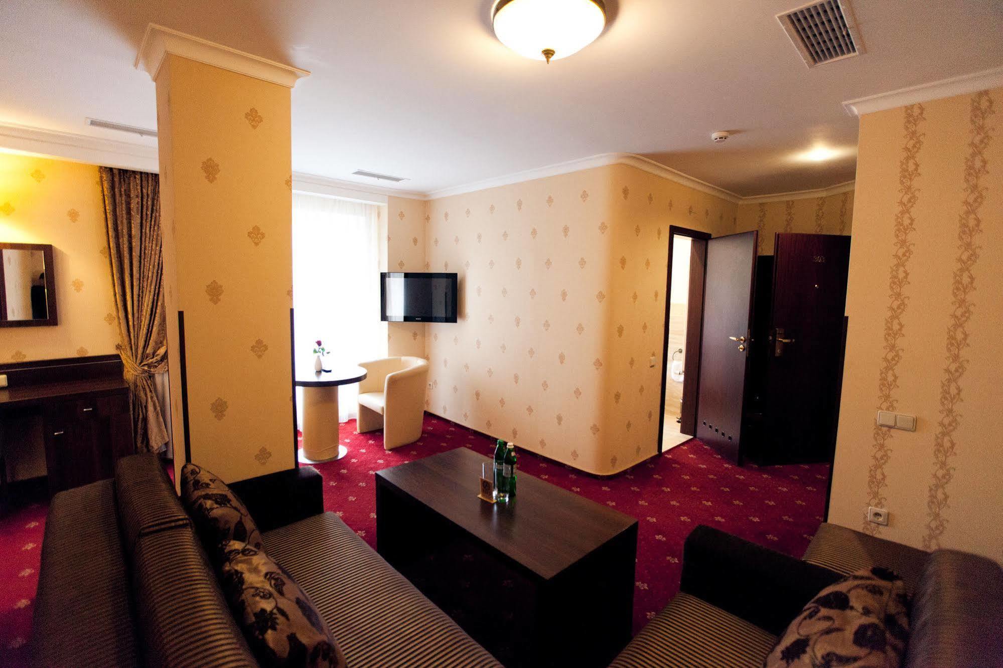 Hotel Delice à Lviv Extérieur photo