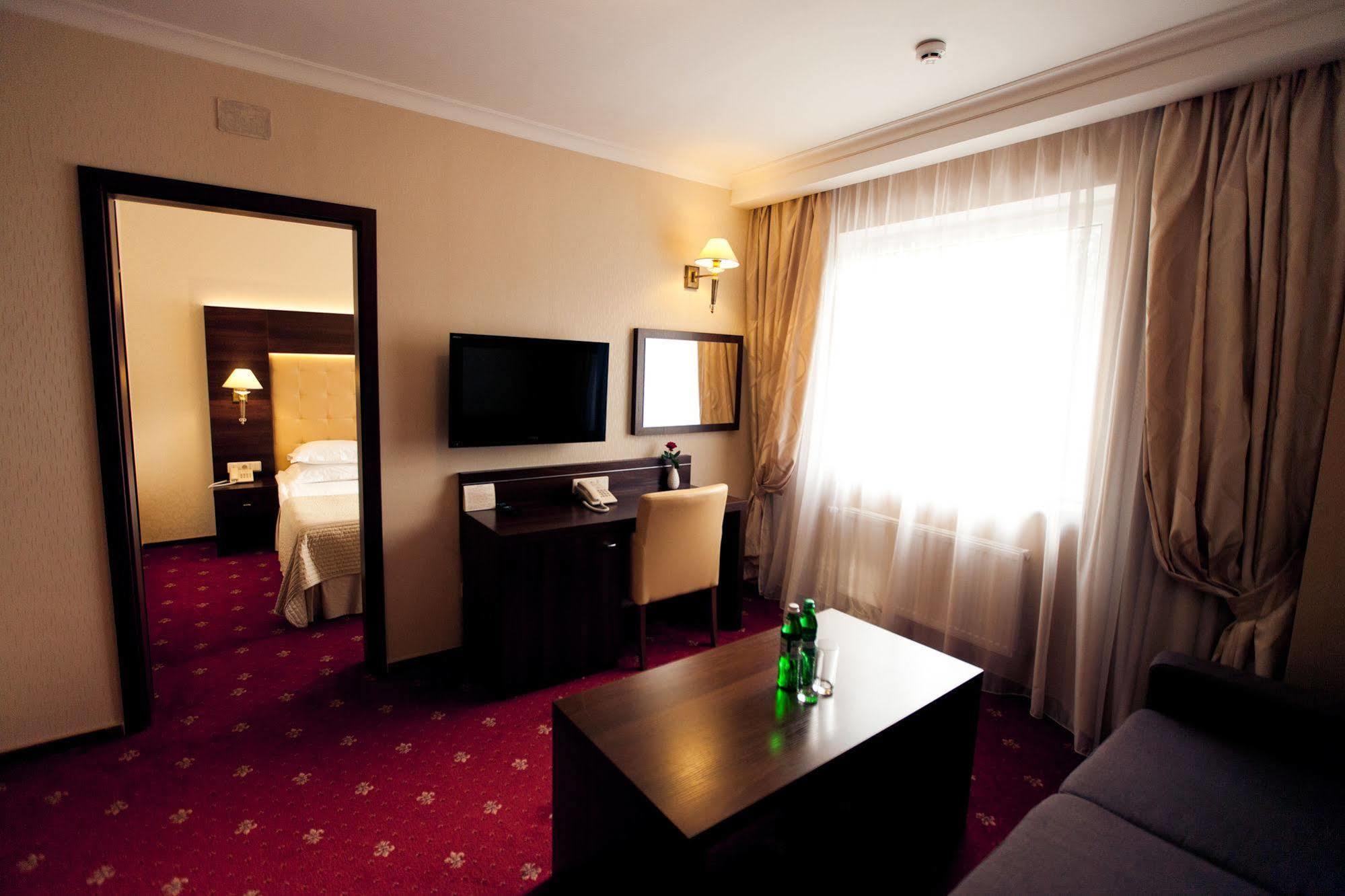 Hotel Delice à Lviv Extérieur photo