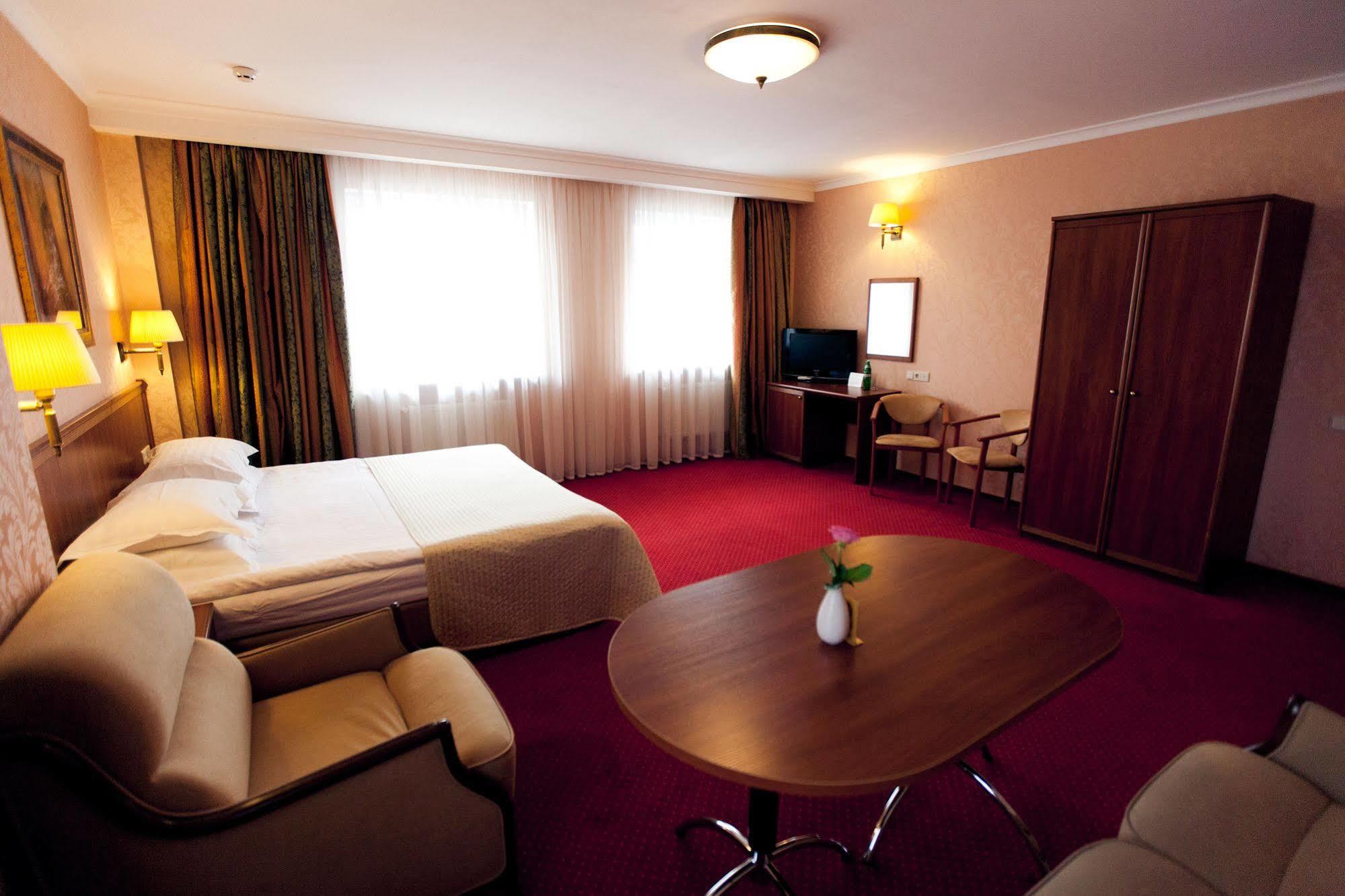 Hotel Delice à Lviv Extérieur photo