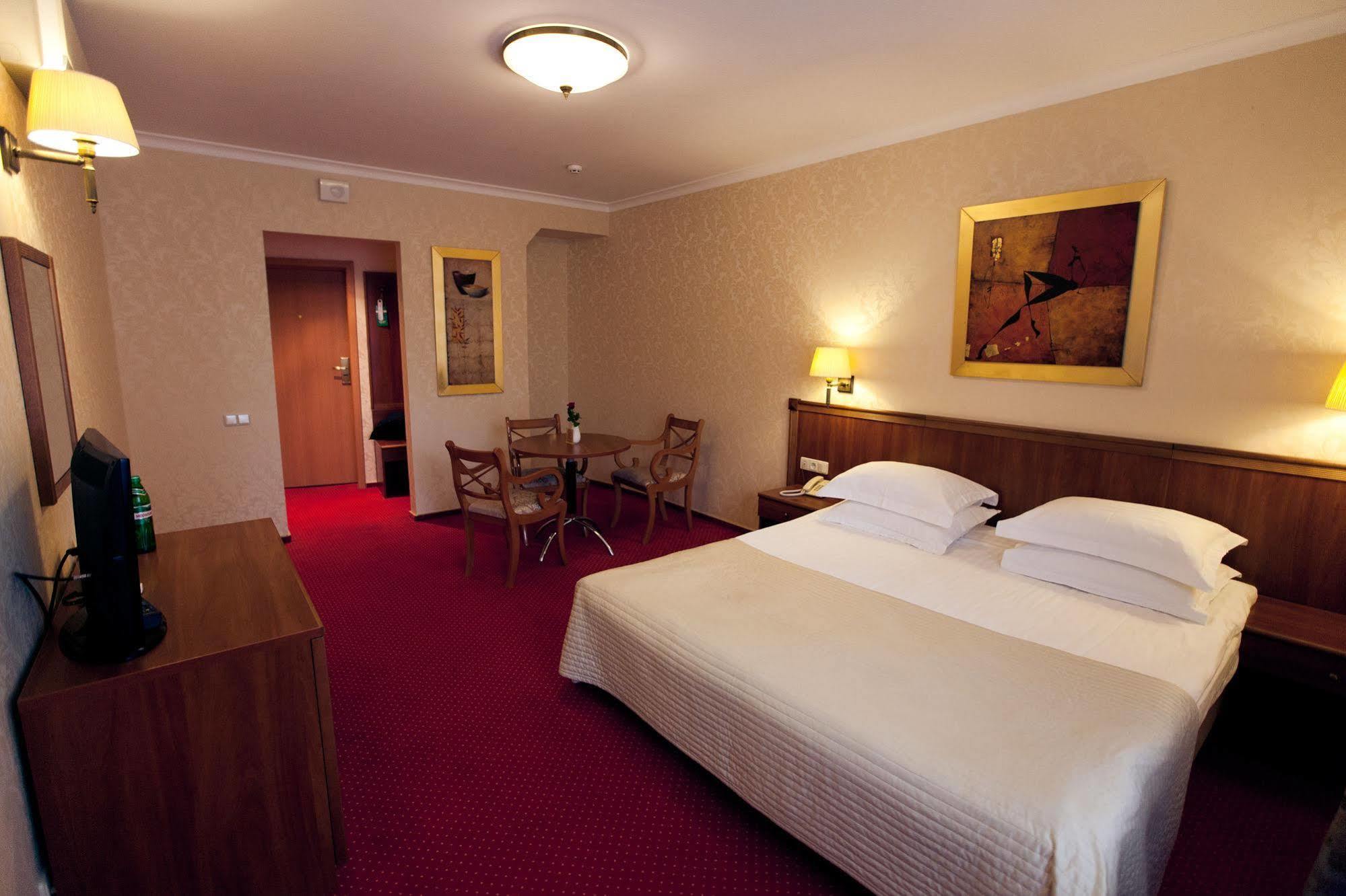 Hotel Delice à Lviv Extérieur photo
