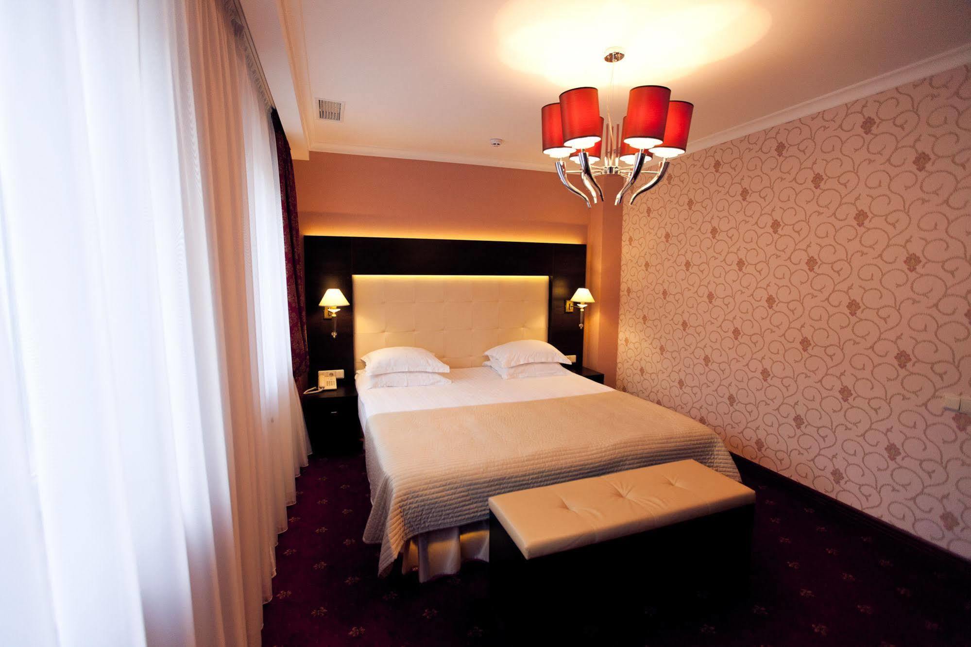 Hotel Delice à Lviv Extérieur photo