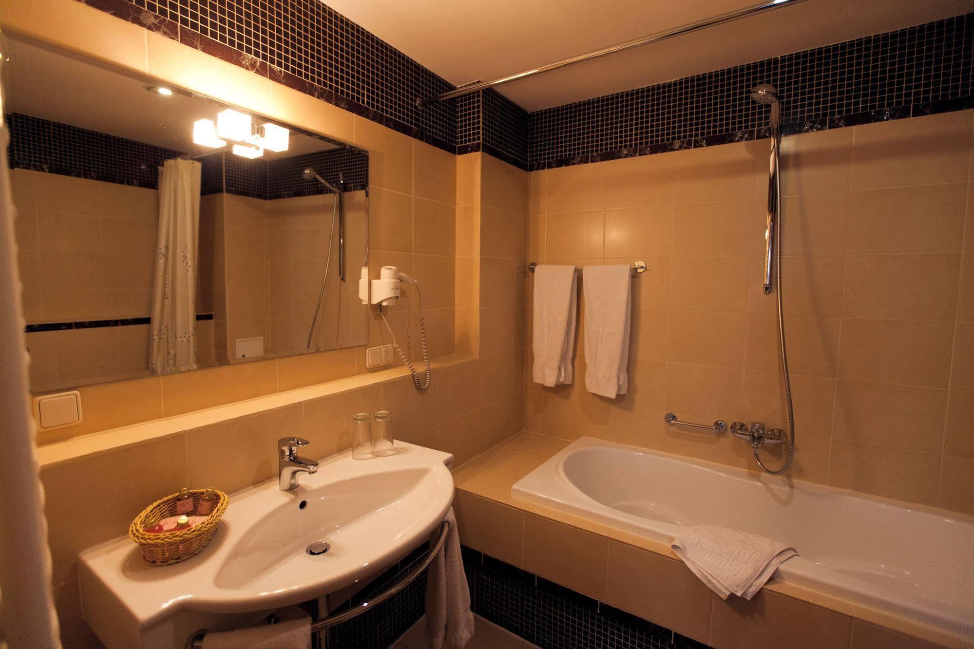 Hotel Delice à Lviv Extérieur photo