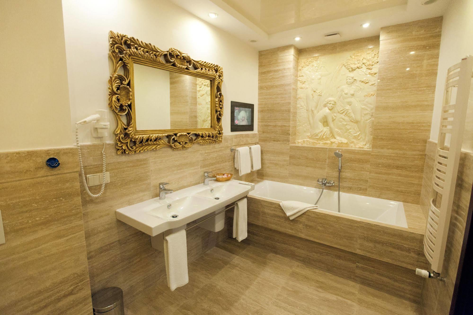 Hotel Delice à Lviv Extérieur photo