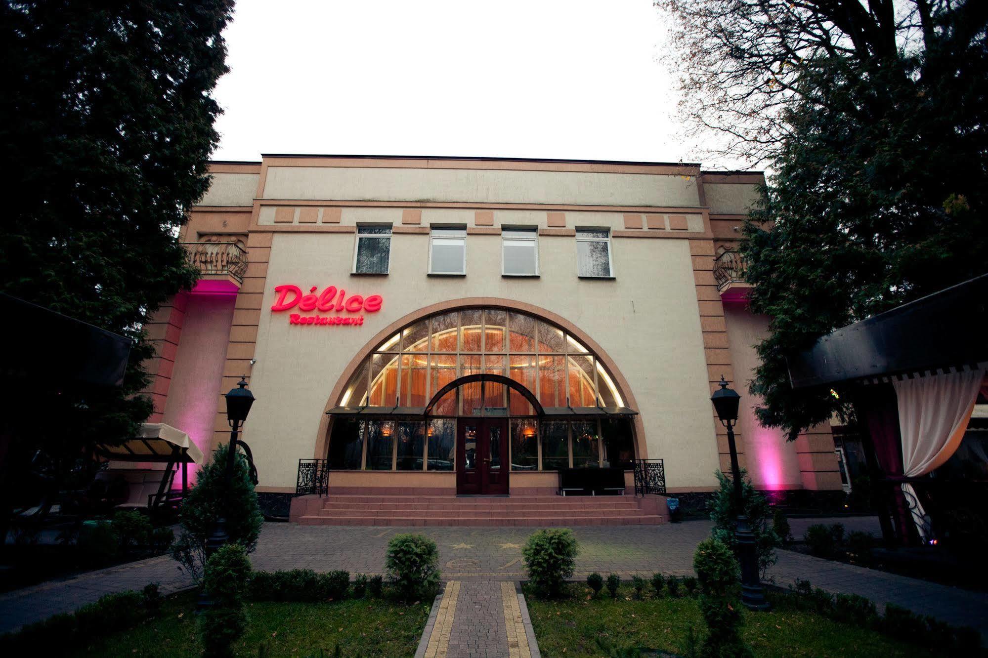 Hotel Delice à Lviv Extérieur photo