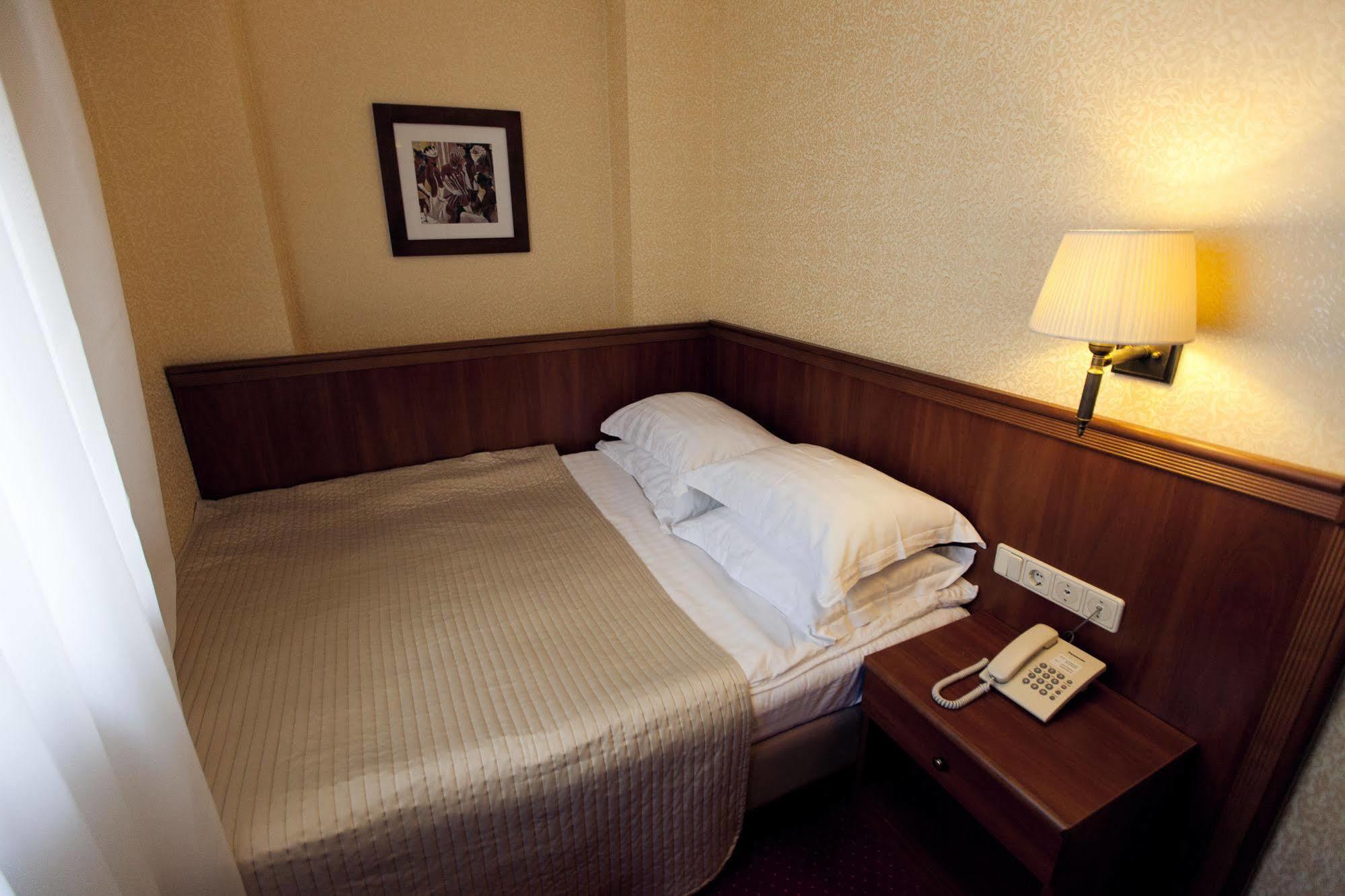 Hotel Delice à Lviv Extérieur photo