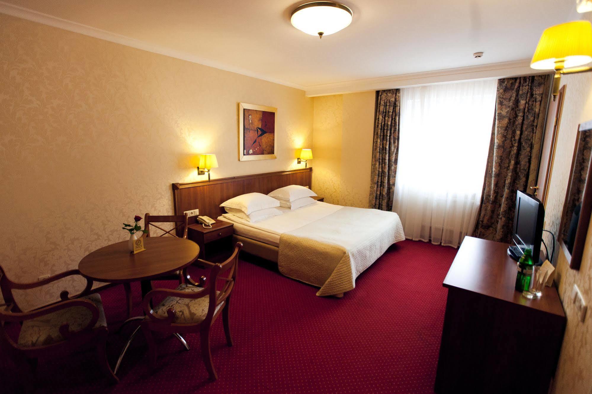 Hotel Delice à Lviv Extérieur photo
