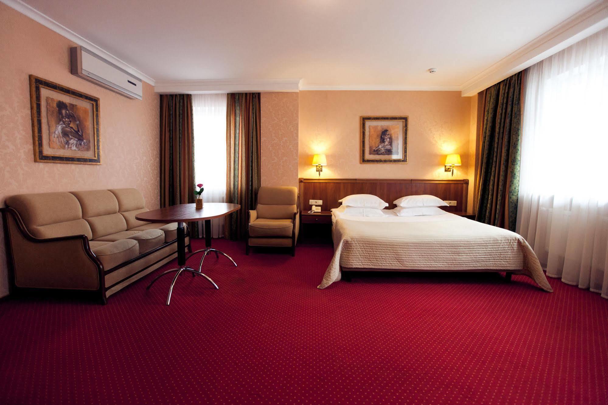 Hotel Delice à Lviv Extérieur photo